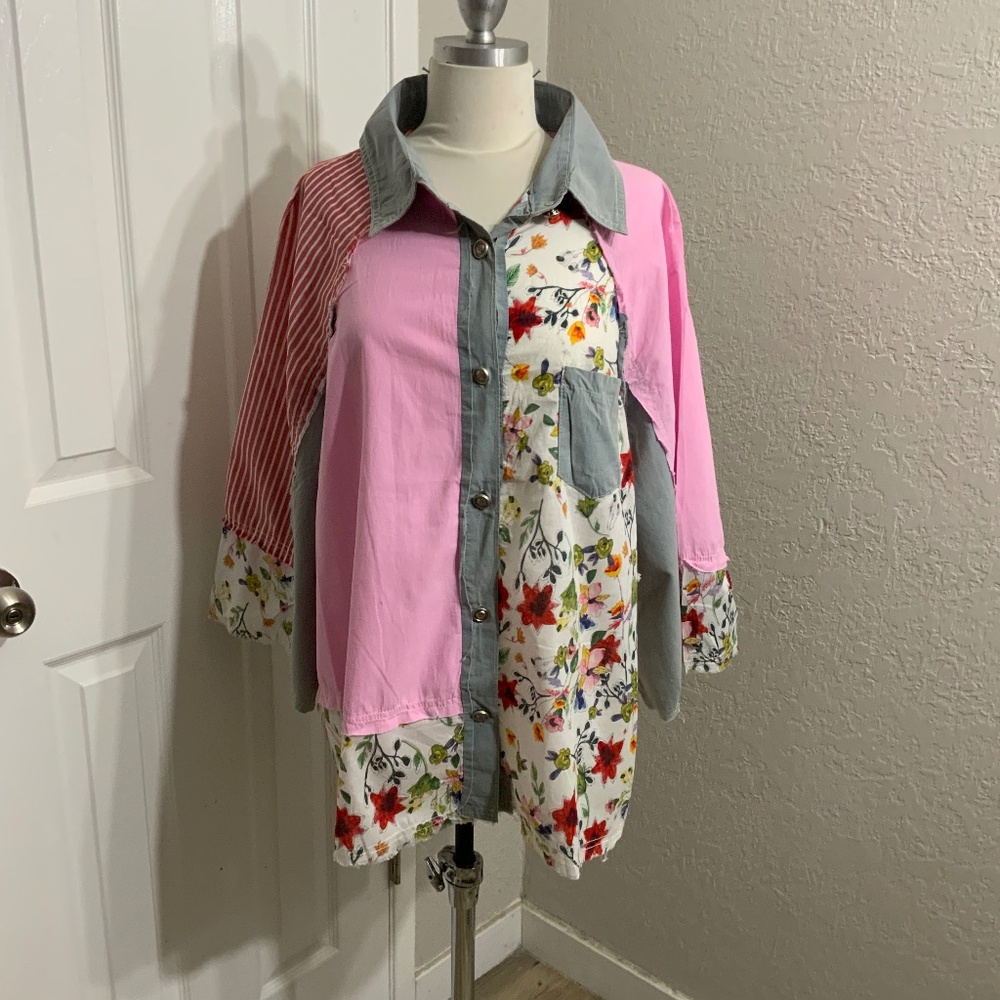POL Pink and Gray Floral Button-Down Shirt